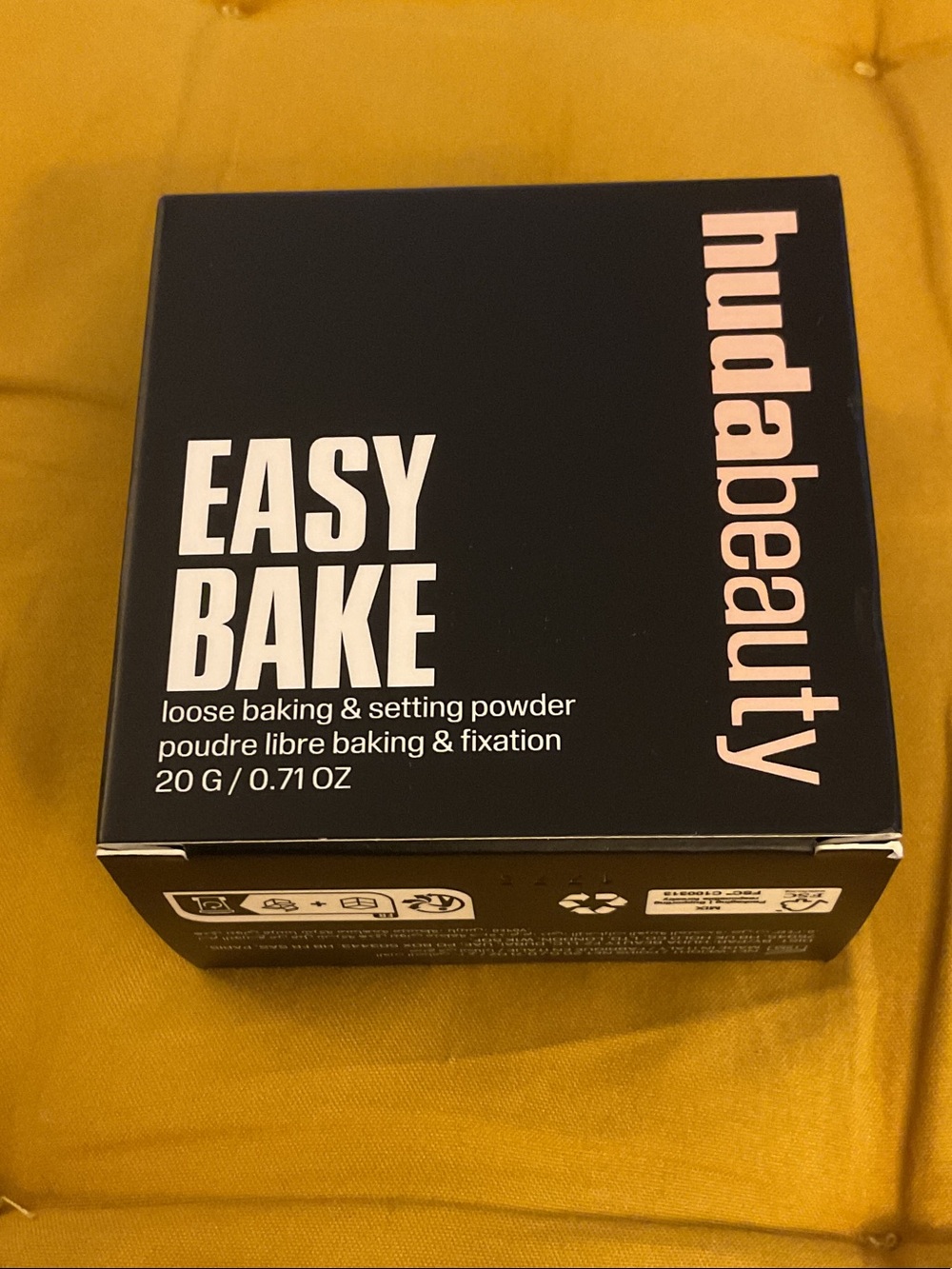 HUDA BEAUTY Easy Bake Loose Baking & Setting Powder - Cherry Blossom Cake